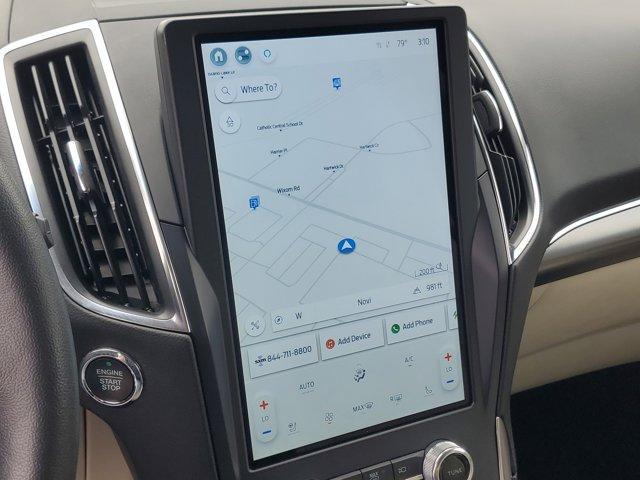 Photo of 2022 Forged Green Metallic Ford Edge