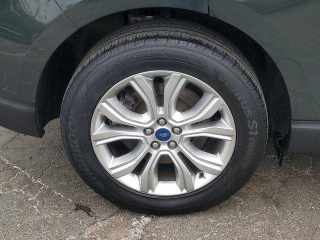 Photo of 2022 Forged Green Metallic Ford Edge