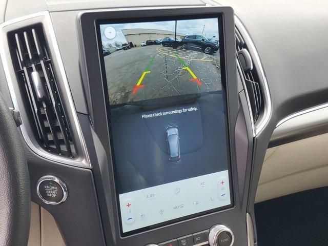 Photo of 2022 Forged Green Metallic Ford Edge