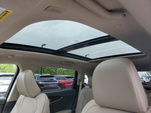 Photo of 2023 Silver Radiance Metallic Lincoln Nautilus