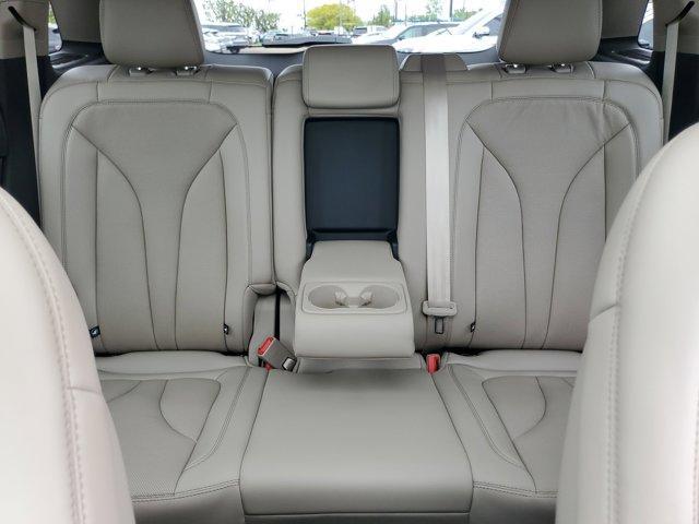 Photo of 2023 Silver Radiance Metallic Lincoln Nautilus