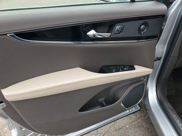 Photo of 2023 Silver Radiance Metallic Lincoln Nautilus