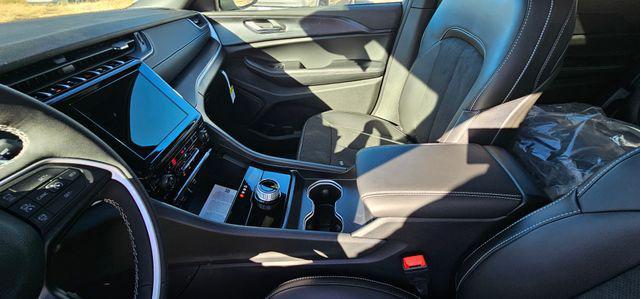 Photo of 2025 Bright White Clearcoat Jeep Grand Cherokee L