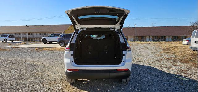 Photo of 2025 Bright White Clearcoat Jeep Grand Cherokee L