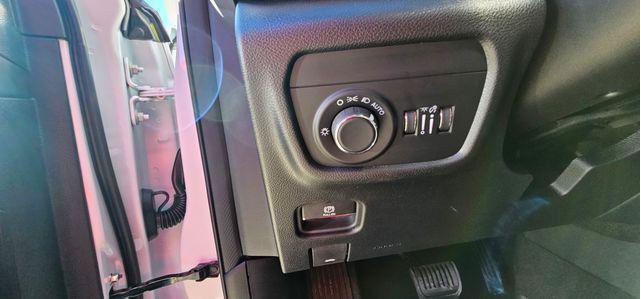 Photo of 2025 Bright White Clearcoat Jeep Grand Cherokee L