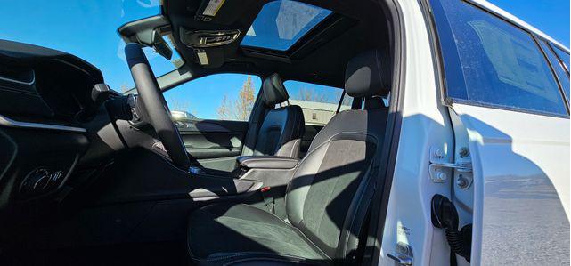 Photo of 2025 Bright White Clearcoat Jeep Grand Cherokee L