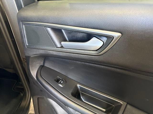 Photo of 2024 Carbonized Gray Metallic Ford Edge