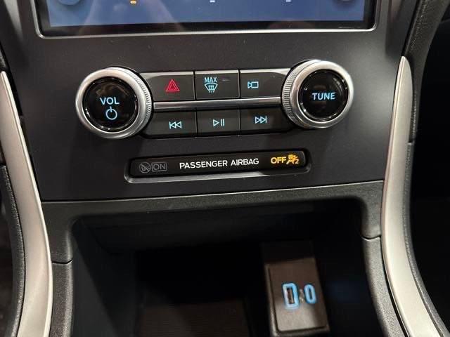Photo of 2024 Carbonized Gray Metallic Ford Edge
