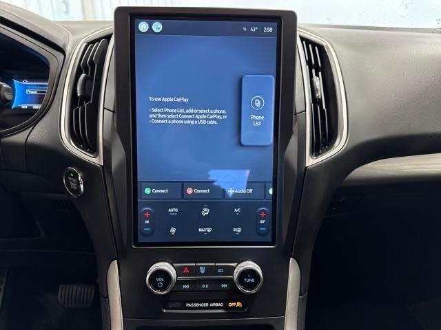 Photo of 2024 Carbonized Gray Metallic Ford Edge