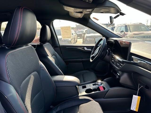 Photo of 2024 White Metallic Ford Escape