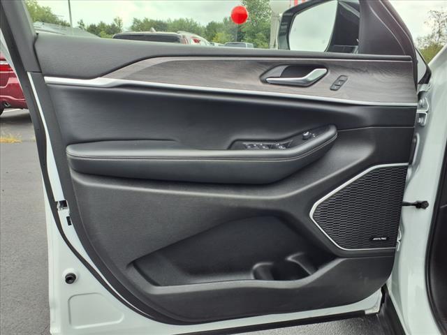 Photo of 2022 Bright White Clearcoat Jeep Grand Cherokee L