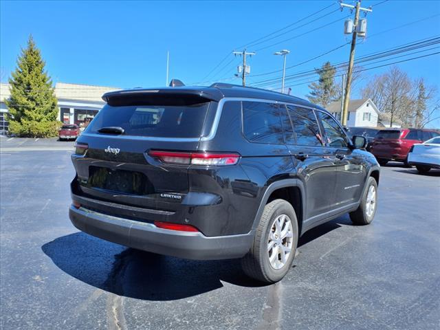 Photo of 2021 Diamond Black Crystal Pearlcoat Jeep Grand Cherokee L