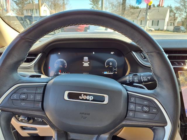 Photo of 2021 Diamond Black Crystal Pearlcoat Jeep Grand Cherokee L