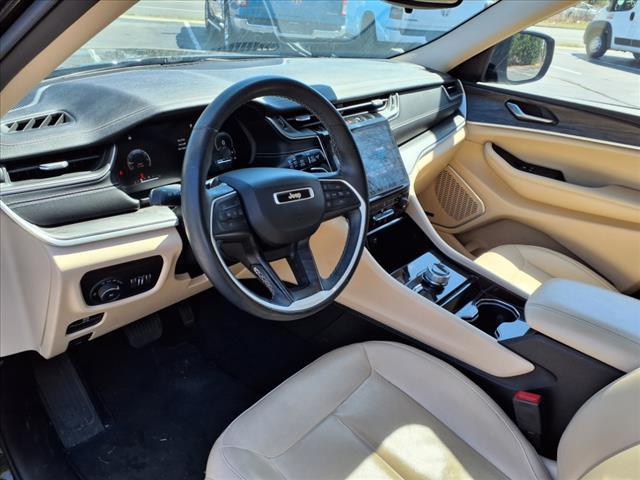 Photo of 2021 Diamond Black Crystal Pearlcoat Jeep Grand Cherokee L