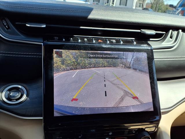 Photo of 2021 Diamond Black Crystal Pearlcoat Jeep Grand Cherokee L