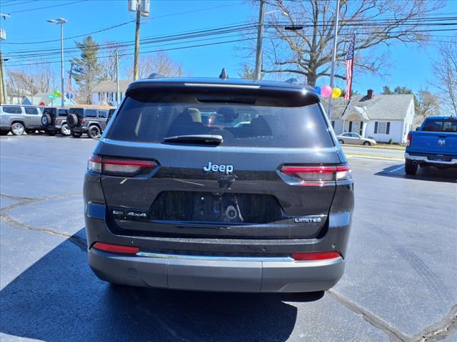 Photo of 2021 Diamond Black Crystal Pearlcoat Jeep Grand Cherokee L