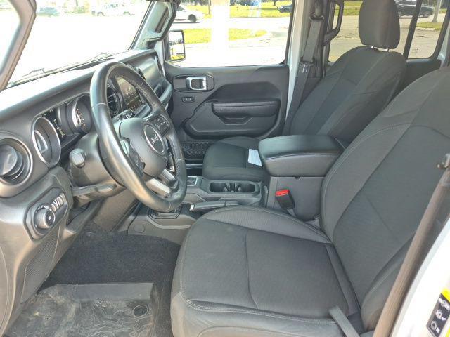 Photo of 2022 Silver Zynith Clearcoat Jeep Wrangler
