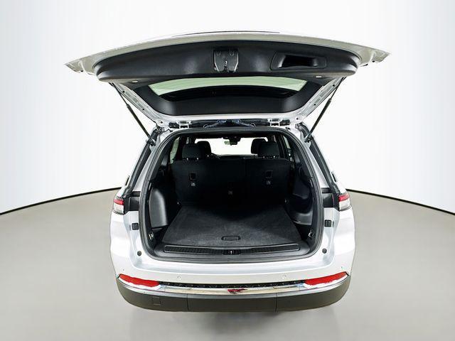 Photo of 2025 Silver Zynith Jeep Grand Cherokee