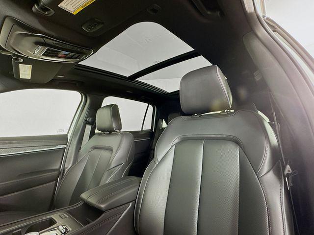 Photo of 2025 Bright White Clearcoat Jeep Wagoneer S