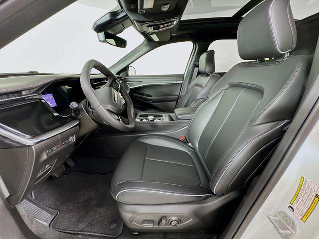 Photo of 2025 Bright White Clearcoat Jeep Wagoneer S