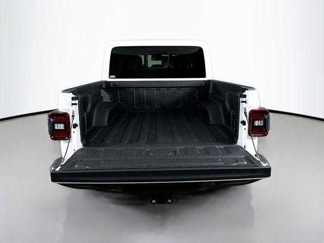 Photo of 2025 Bright White Clearcoat Jeep Gladiator