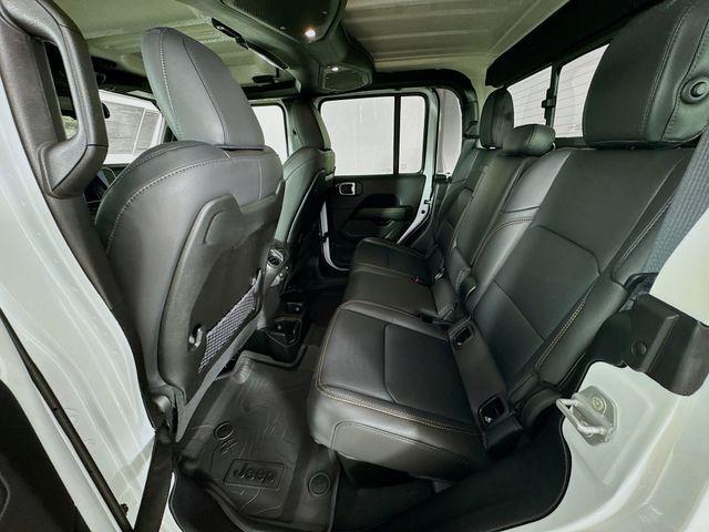 Photo of 2025 Bright White Clearcoat Jeep Gladiator