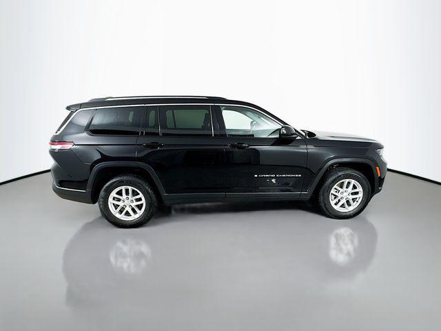 Photo of 2023 Diamond Black Crystal Pearlcoat Jeep Grand Cherokee L