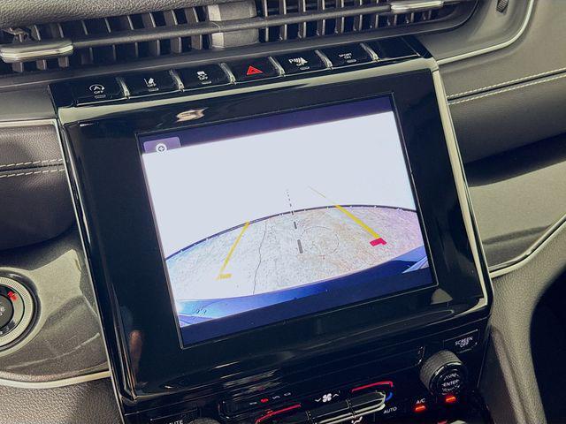 Photo of 2023 Diamond Black Crystal Pearlcoat Jeep Grand Cherokee L