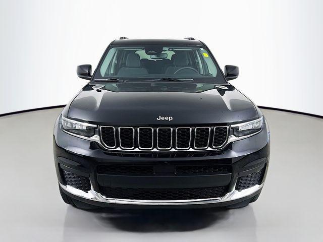 Photo of 2023 Diamond Black Crystal Pearlcoat Jeep Grand Cherokee L