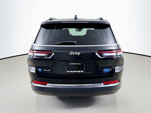 Photo of 2023 Diamond Black Crystal Pearlcoat Jeep Grand Cherokee L