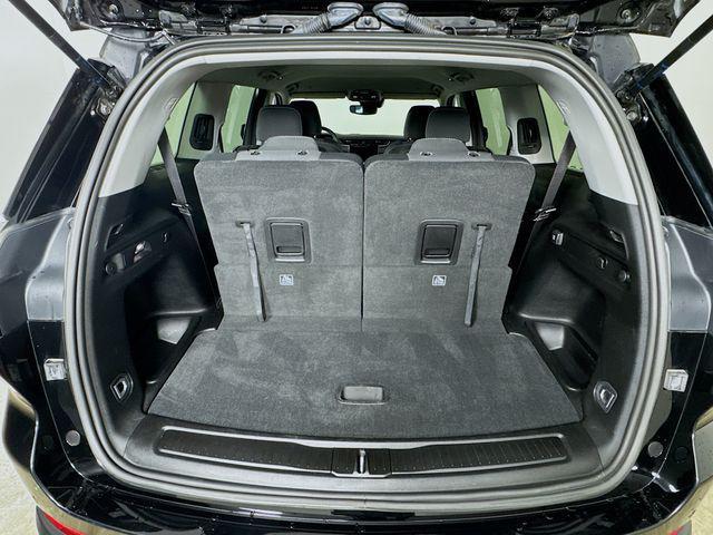 Photo of 2023 Diamond Black Crystal Pearlcoat Jeep Grand Cherokee L