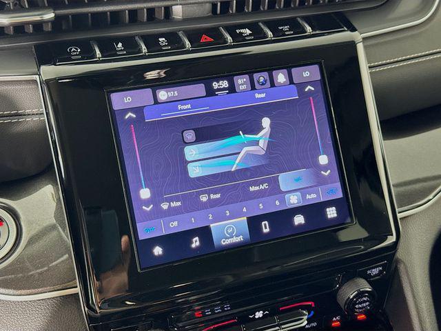 Photo of 2023 Diamond Black Crystal Pearlcoat Jeep Grand Cherokee L
