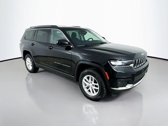 Photo of 2023 Diamond Black Crystal Pearlcoat Jeep Grand Cherokee L