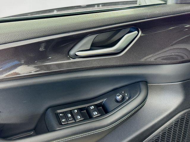 Photo of 2023 Diamond Black Crystal Pearlcoat Jeep Grand Cherokee L