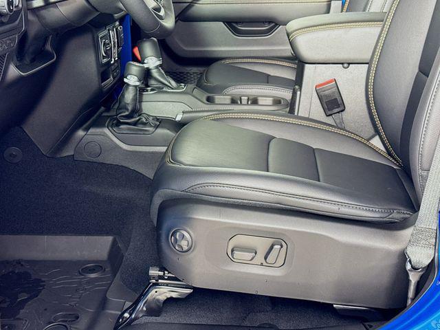 Photo of 2025 Hydro Blue Pearlcoat Jeep Gladiator