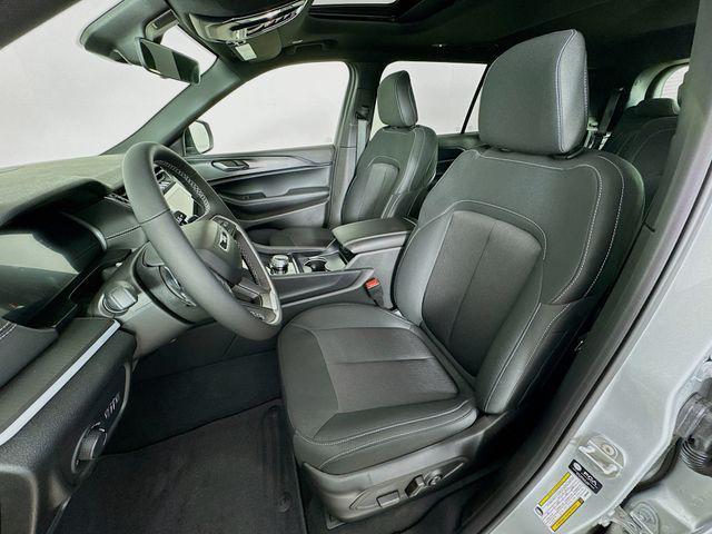Photo of 2025 Silver Zynith Jeep Grand Cherokee L