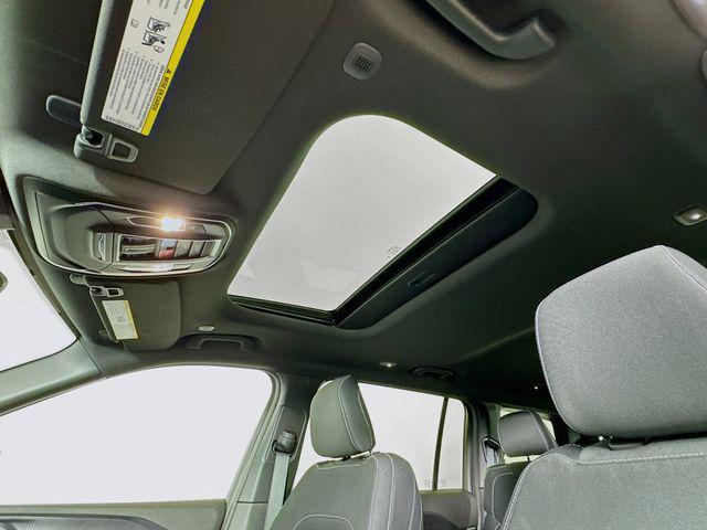 Photo of 2025 Silver Zynith Jeep Grand Cherokee L