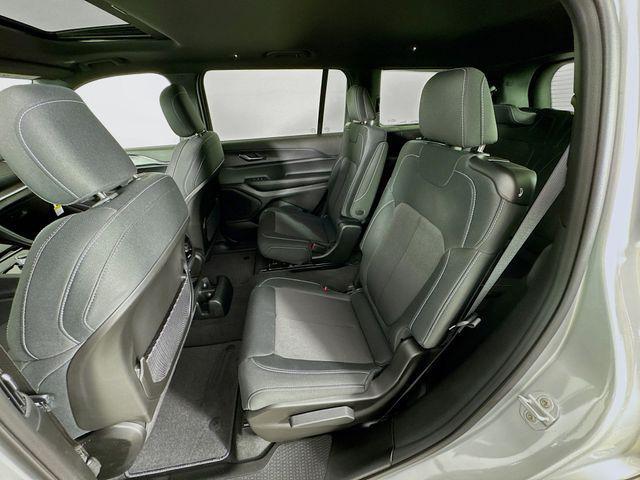 Photo of 2025 Silver Zynith Jeep Grand Cherokee L