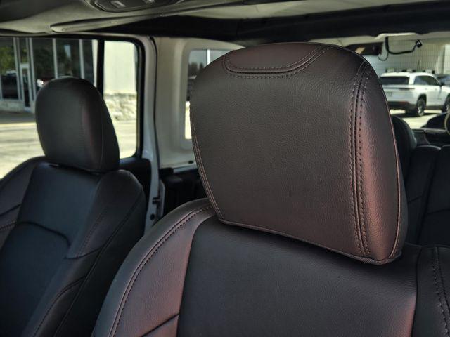 Photo of 2025 Bright White Clearcoat Jeep Wrangler