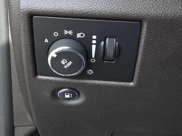 Photo of 2015 Granite Crystal Metallic Clearcoat Jeep Grand Cherokee