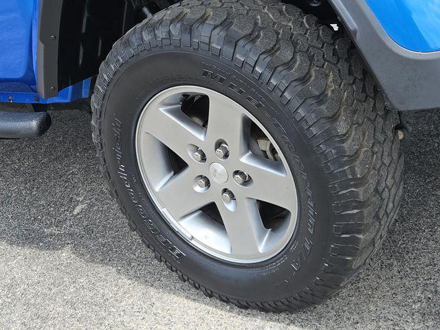 Photo of 2021 Hydro Blue Pearlcoat Jeep Gladiator