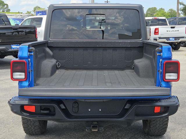 Photo of 2021 Hydro Blue Pearlcoat Jeep Gladiator