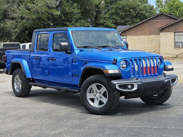 Photo of 2021 Hydro Blue Pearlcoat Jeep Gladiator