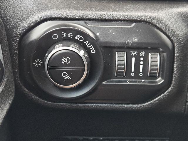 Photo of 2021 Hydro Blue Pearlcoat Jeep Gladiator