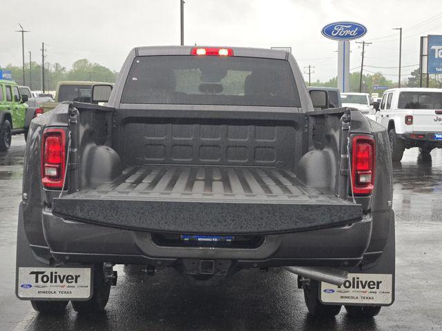 Photo of 2025 Granite Crystal Metallic Clearcoat RAM 3500