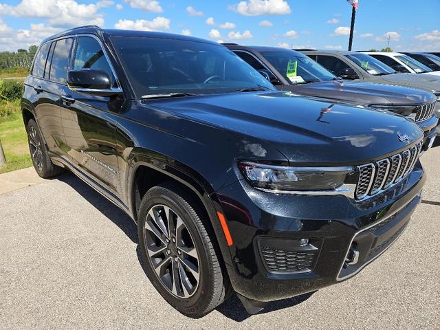 Photo of 2023 Diamond Black Jeep Grand Cherokee