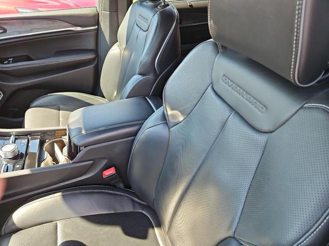 Photo of 2023 Diamond Black Jeep Grand Cherokee