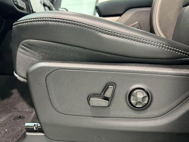 Photo of 2025 Blue Metallic RAM 1500