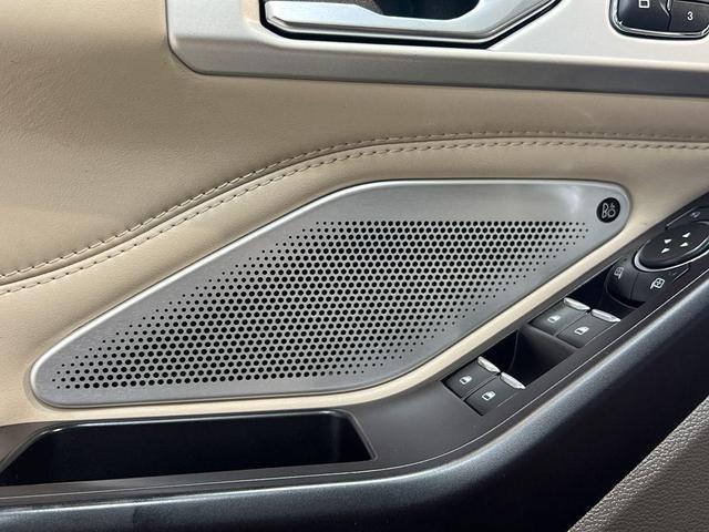 Photo of 2020 Agate Black Metallic Ford Explorer
