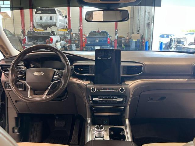 Photo of 2020 Agate Black Metallic Ford Explorer